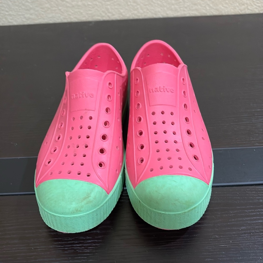 Native slip on shoes - size 4 big kid